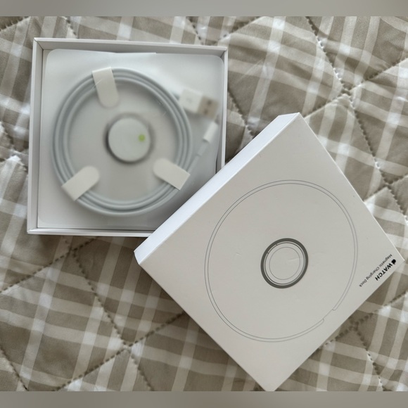 Apple Watch Magnetic Charging Dock - Picture 5 of 9